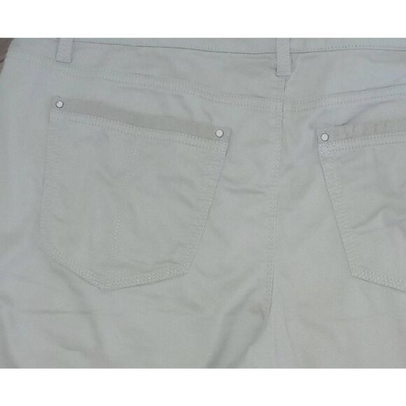 White House Black market lightweight cargo, Bermuda style shorts size 12 - Picture 3 of 5